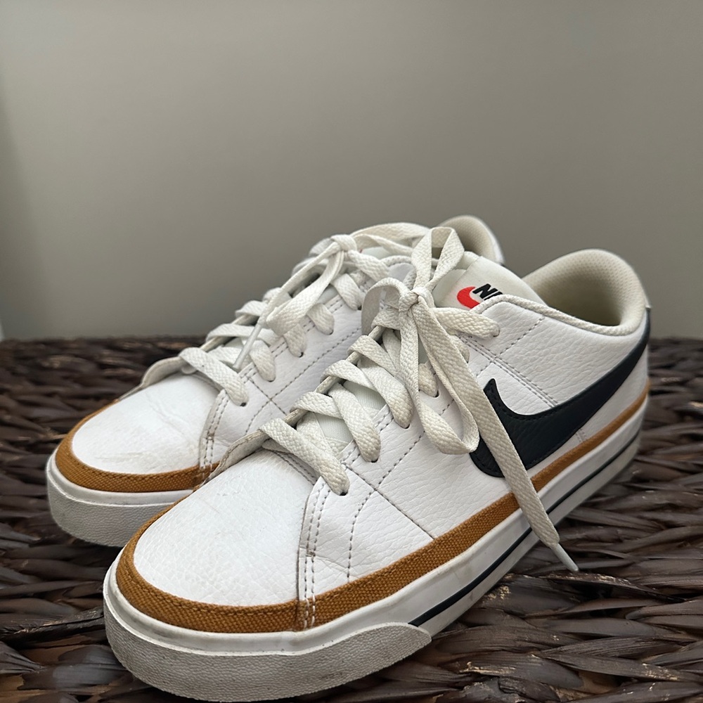 Nike court legacy